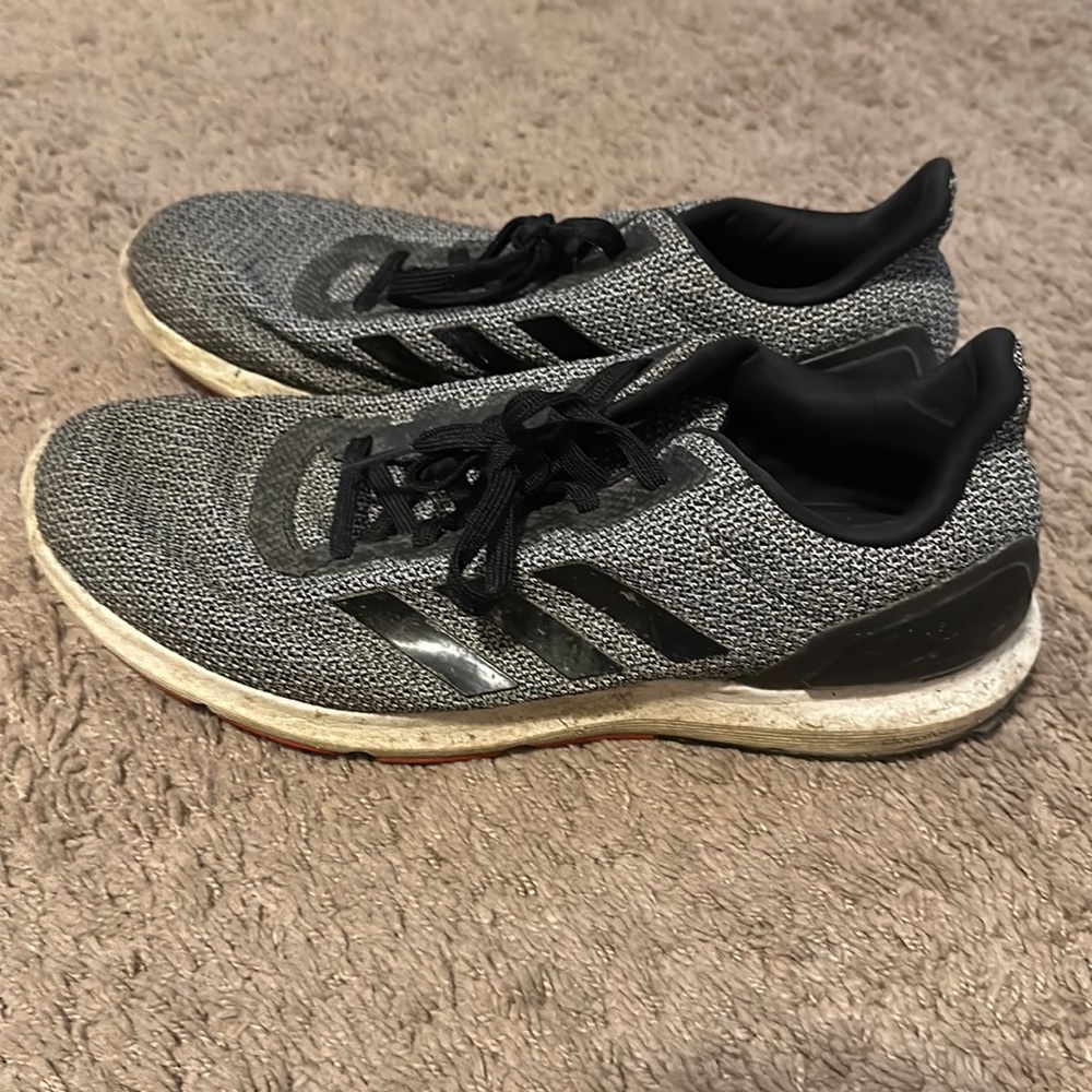 Men’s adidas 10.5 tennis shoes